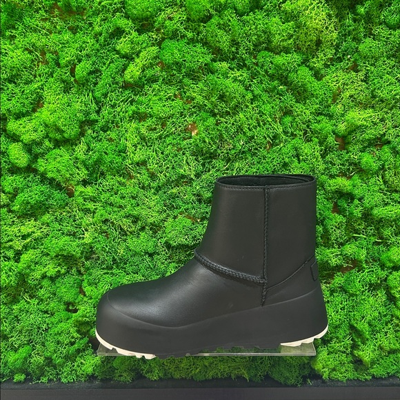 🇨🇦 UGG Women's Classic Leather StreetScape - Picture 9 of 11